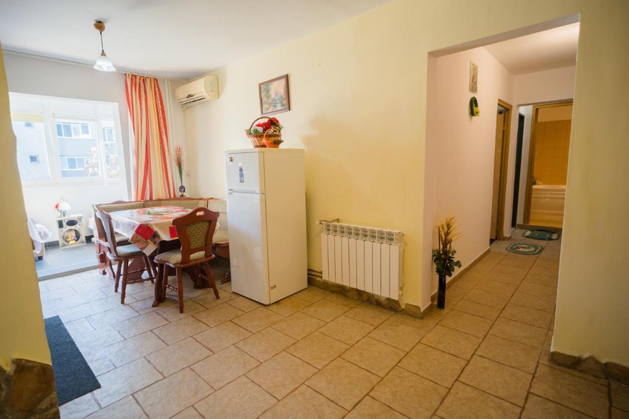 Rustic & Spacious 3Br Apartment Бухарест Экстерьер фото