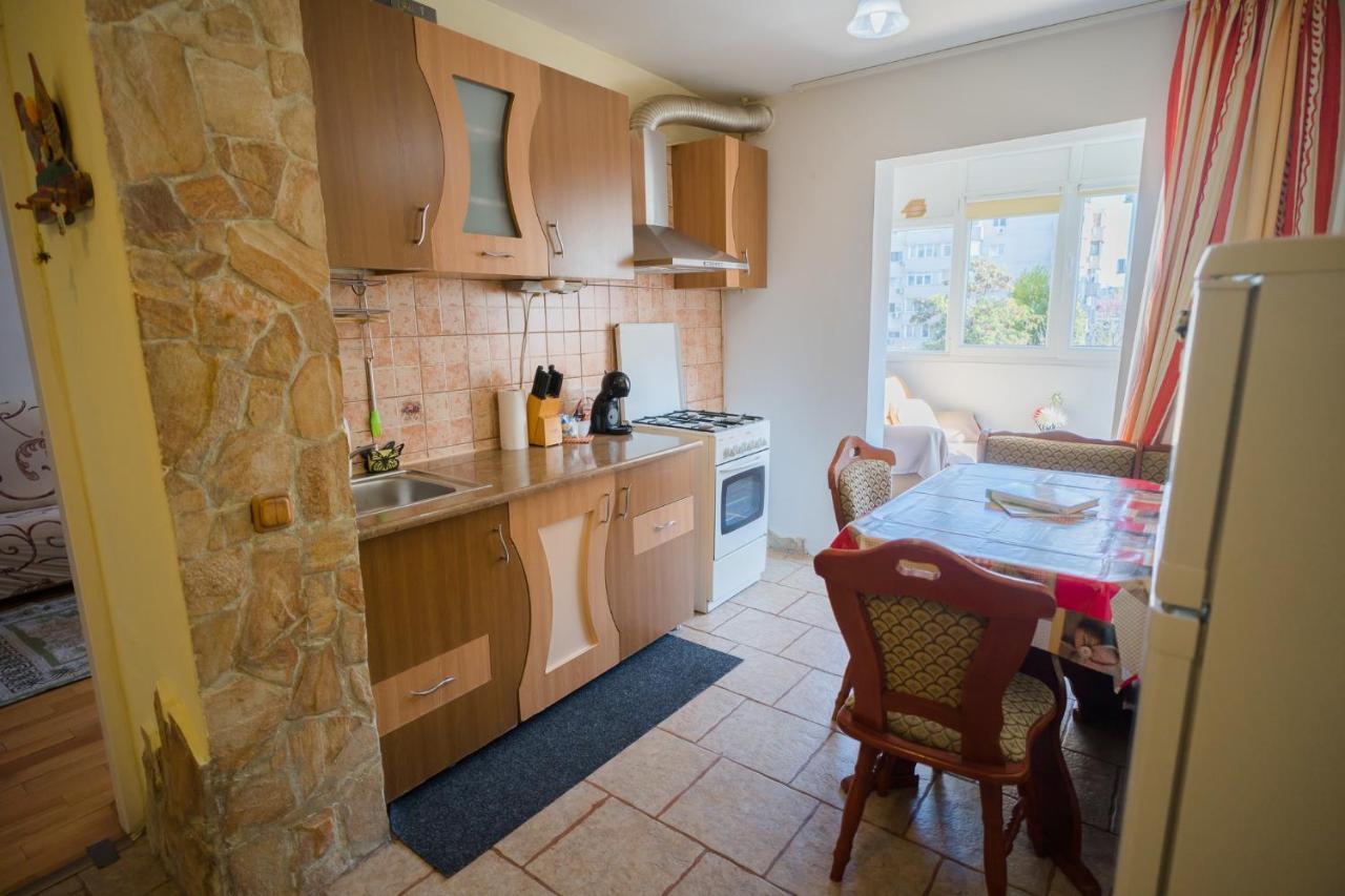 Rustic & Spacious 3Br Apartment Бухарест Экстерьер фото