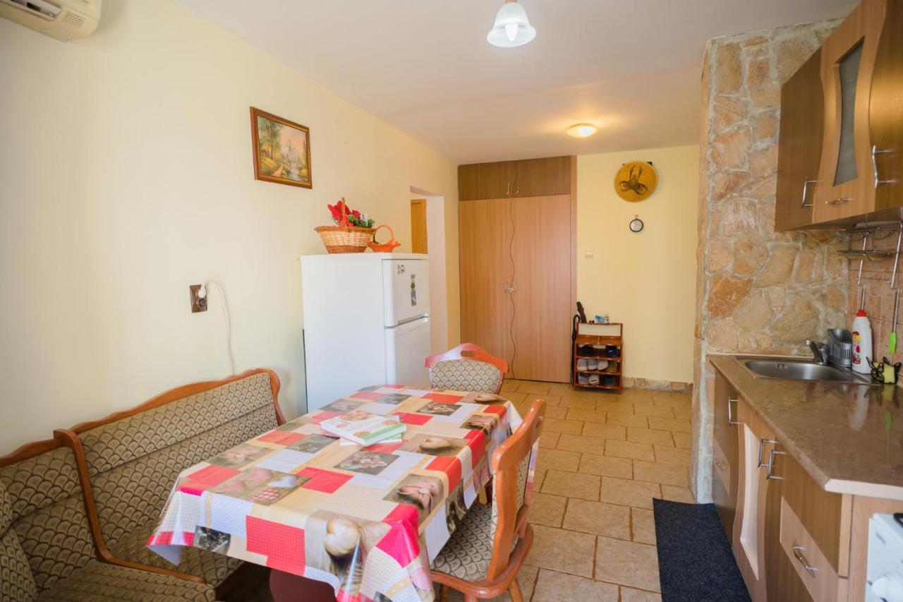Rustic & Spacious 3Br Apartment Бухарест Экстерьер фото