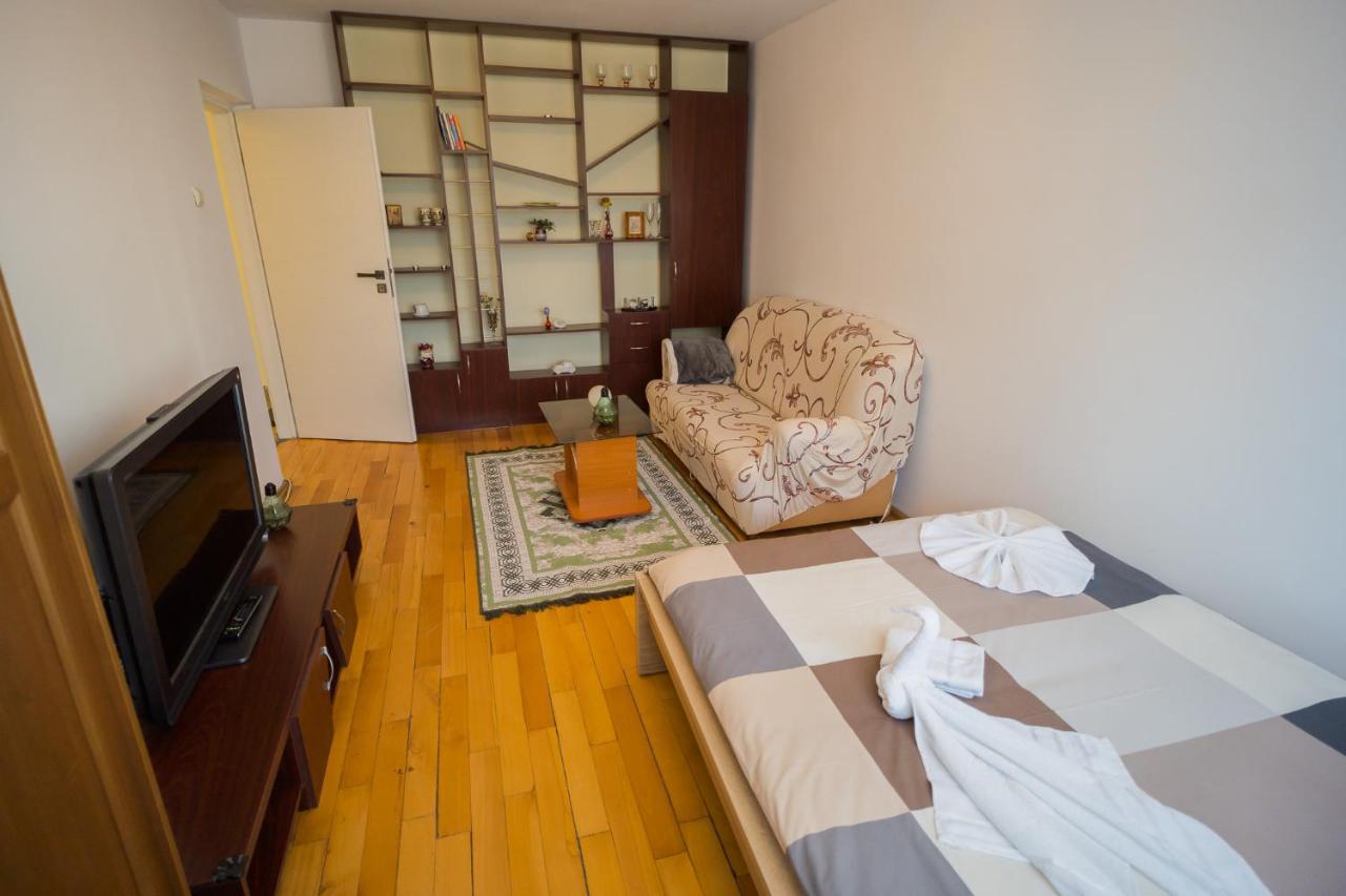 Rustic & Spacious 3Br Apartment Бухарест Экстерьер фото